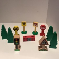 WOODEN TRAIN SET ACCESSORIES