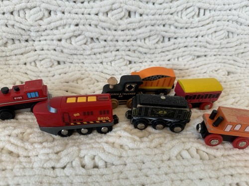 Mixed lot wooden trains - mixed,