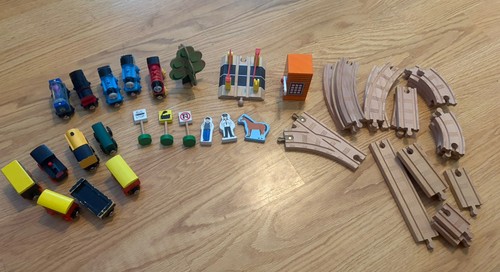 Wooden train set pieces - set, 42