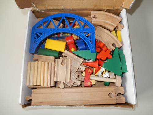 Chad valley wooden piece - valley,
