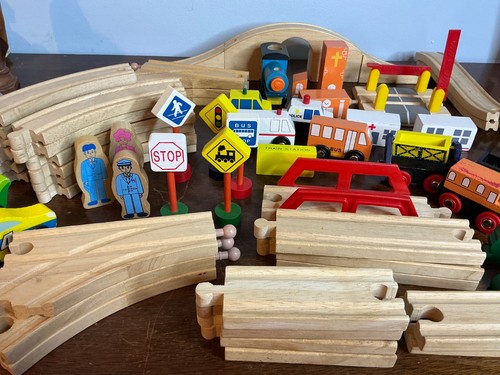 Wooden train set lot - train,